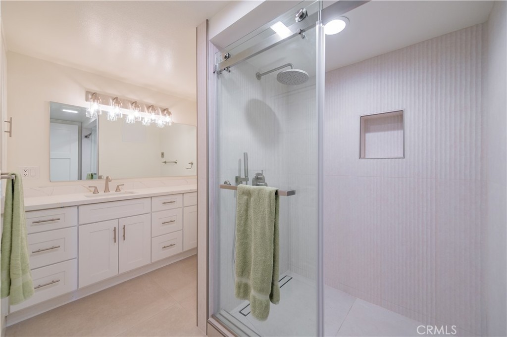 13902 Thunderbird 8J, Seal Beach CA 90740 - photo 1