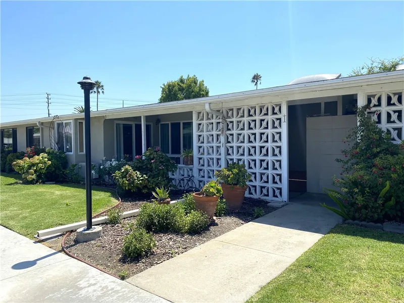 13962 El Dorado Dr., M2-60I, Seal Beach, CA 90740