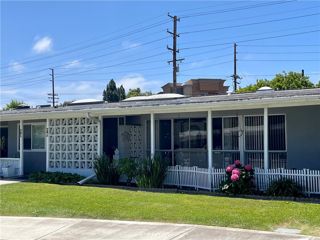 14001 Thunderbird Dr., M2-4J, Seal Beach CA 90740 - photo 1