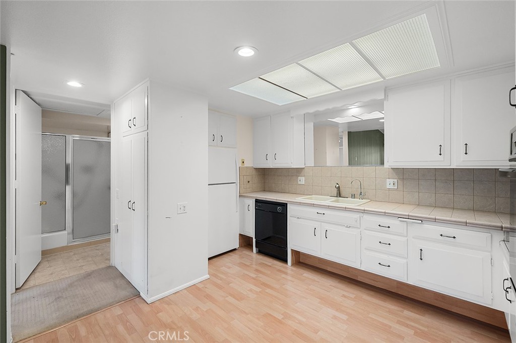 1441 Homewood Road M5-96C, Seal Beach CA 90740 - photo 11
