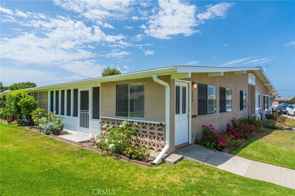 Great corner unit - 1460 Pelham Road 106G, Seal Beach CA 90740 - photo 1