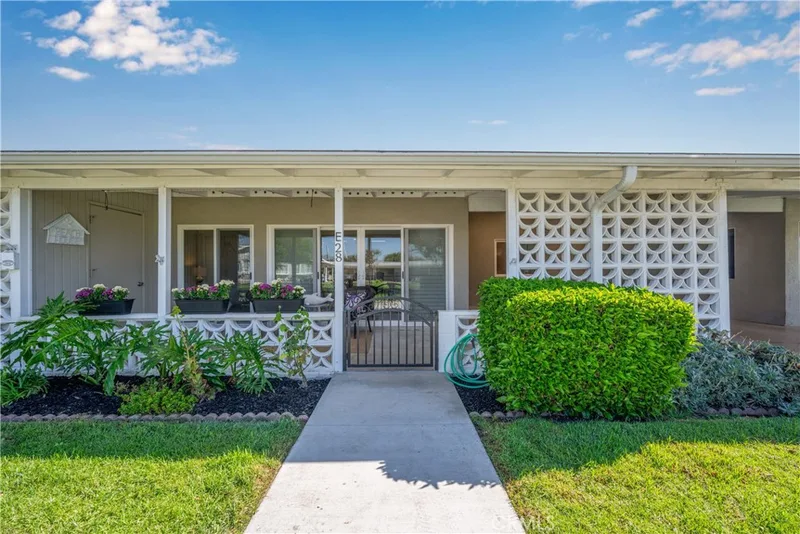 1461 Monterey 28E, Seal Beach, CA 90740