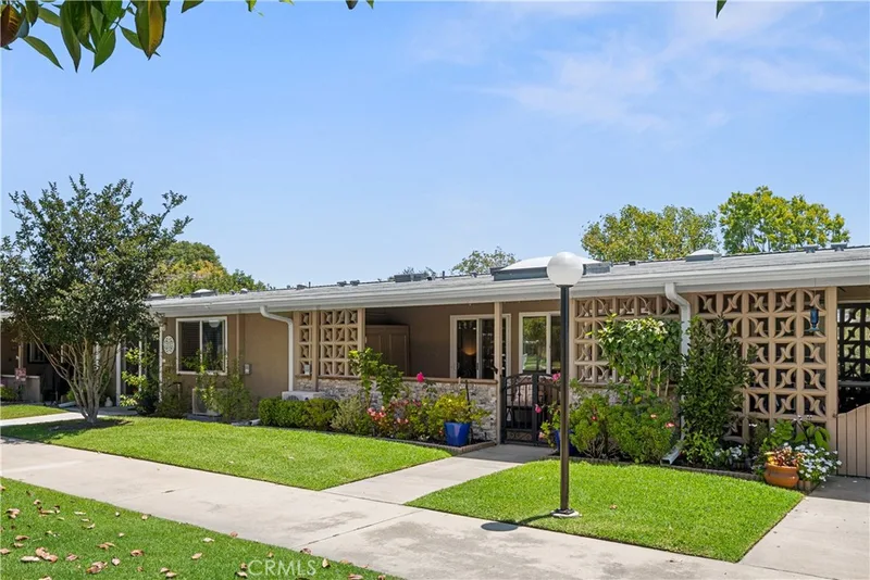 1521 Interlachen 258i, Seal Beach
