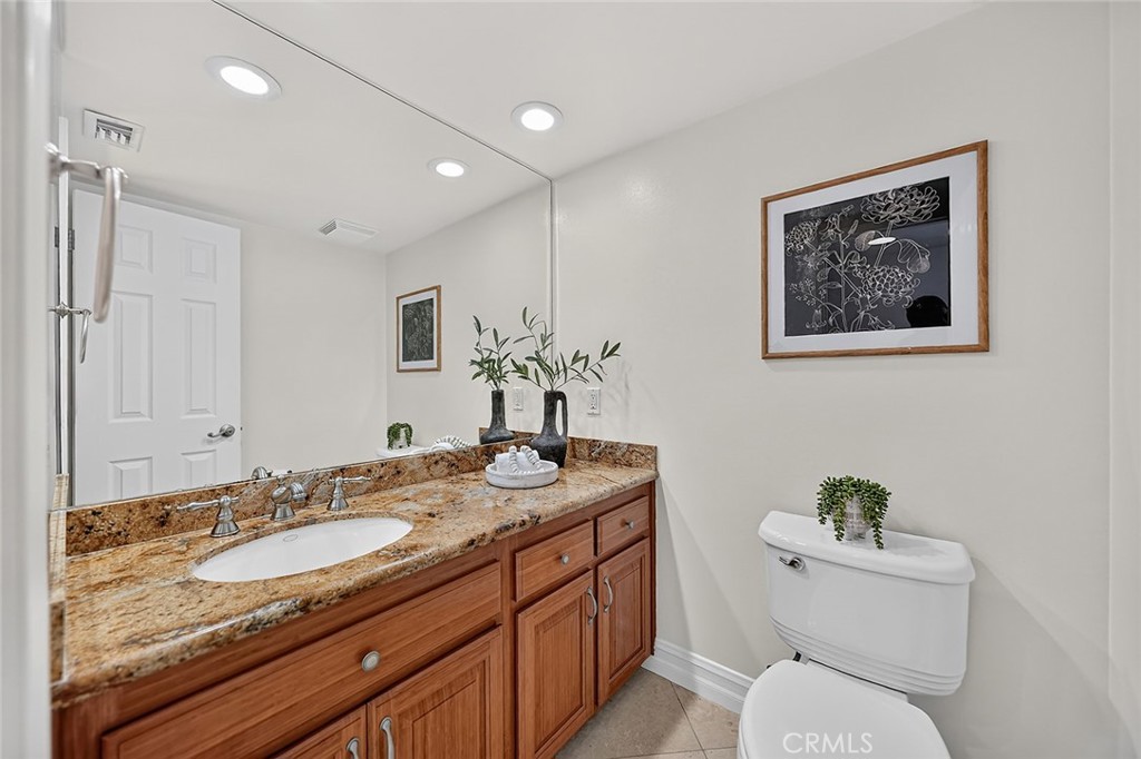 Shared bath - 154 12th, Seal Beach CA 90740 - photo 27