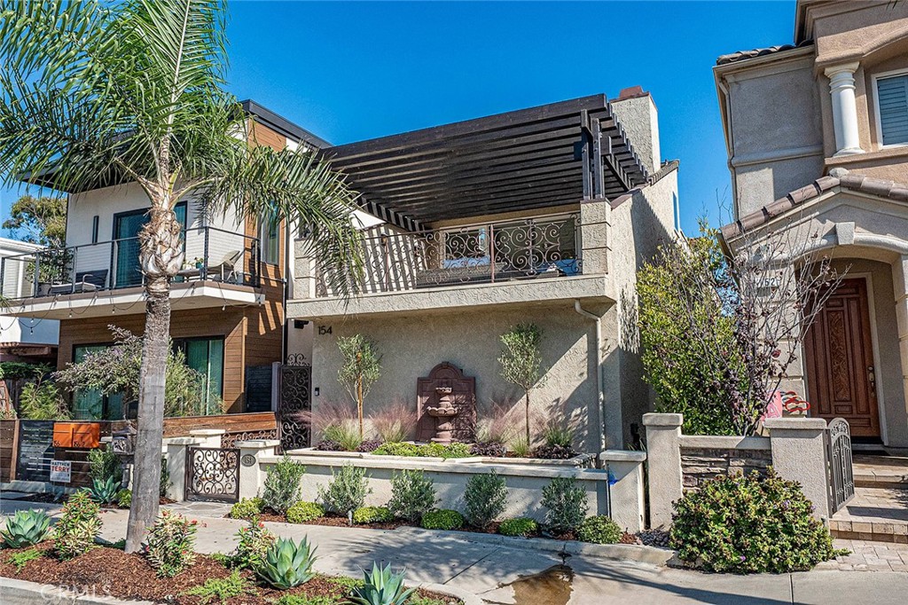 Welcome home to a garden entry - 154 12th, Seal Beach CA 90740 - photo 31