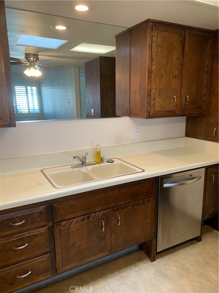 1541 Homewood Rd., M5-112H, Seal Beach CA 90740 - photo 10
