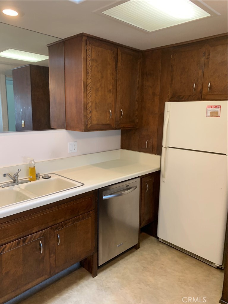 1541 Homewood Rd., M5-112H, Seal Beach CA 90740 - photo 14