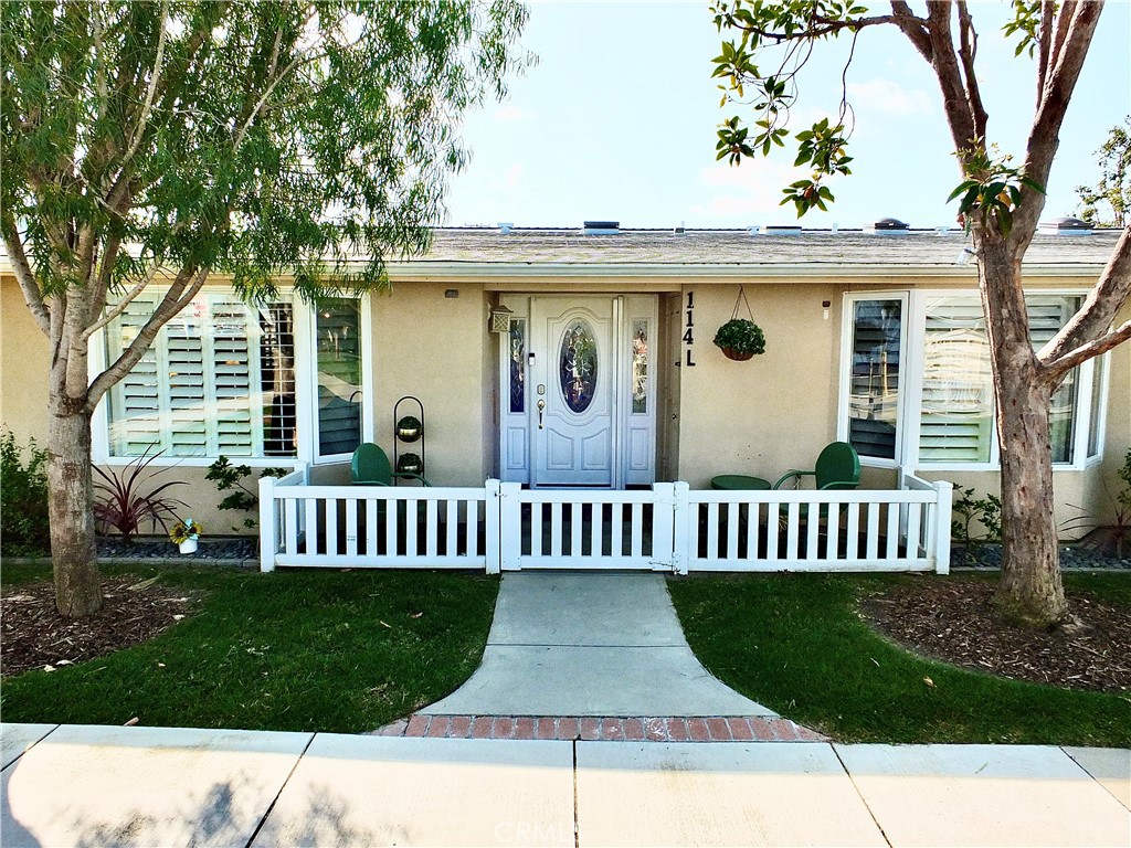 1560 Homewood Road 114-L, Seal Beach CA 90740 - photo 1