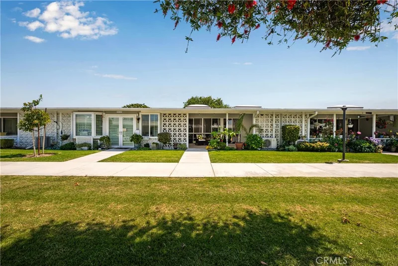 1564 Merion Way 34J, Seal Beach, CA 90740