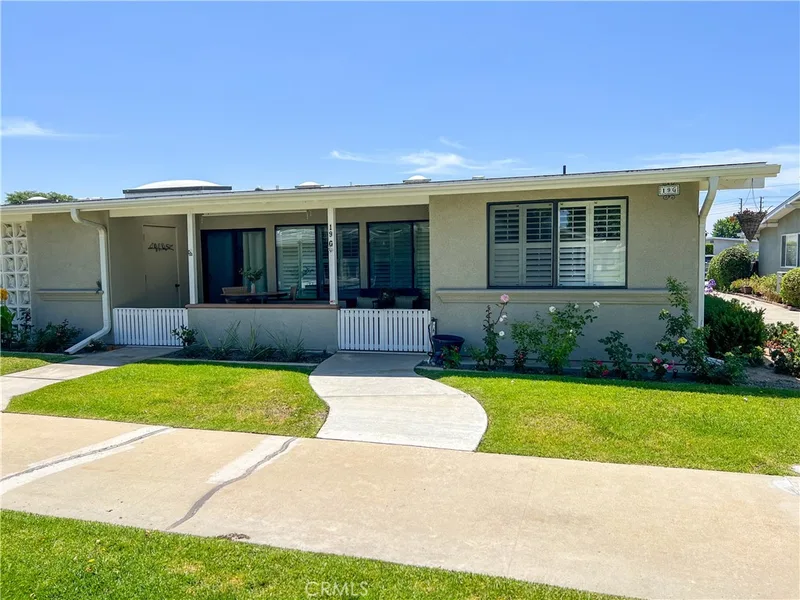 1621 Monterey Rd., M2-19G, Seal Beach, CA 90740