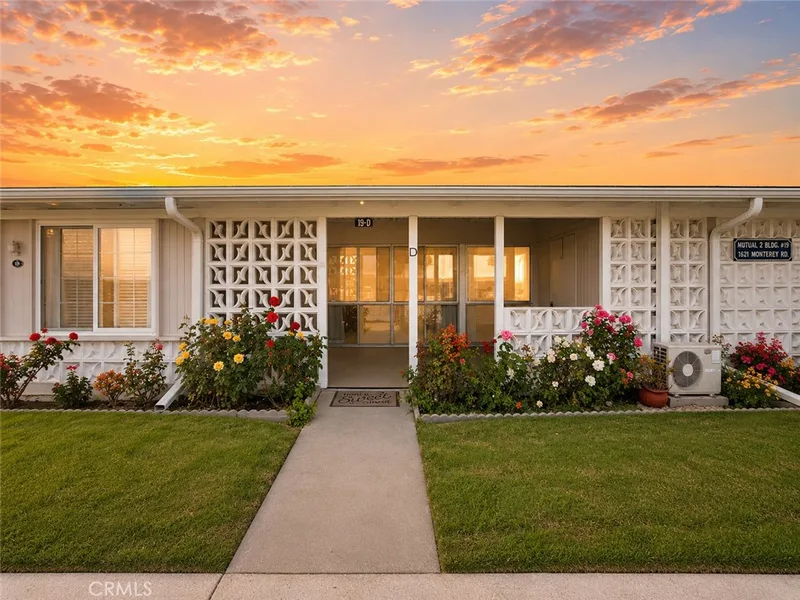 1621 Monterey Road M2-19D, Seal Beach