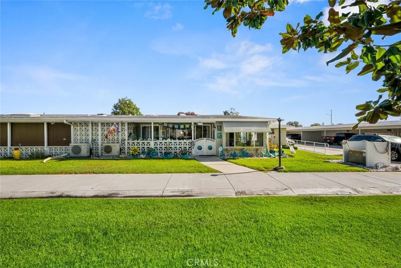 1641 Monterey Rd M2-18A, Seal Beach, CA 90740