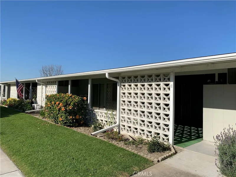 1641 Monterey Rd., M2-18C, Seal Beach, CA 90740