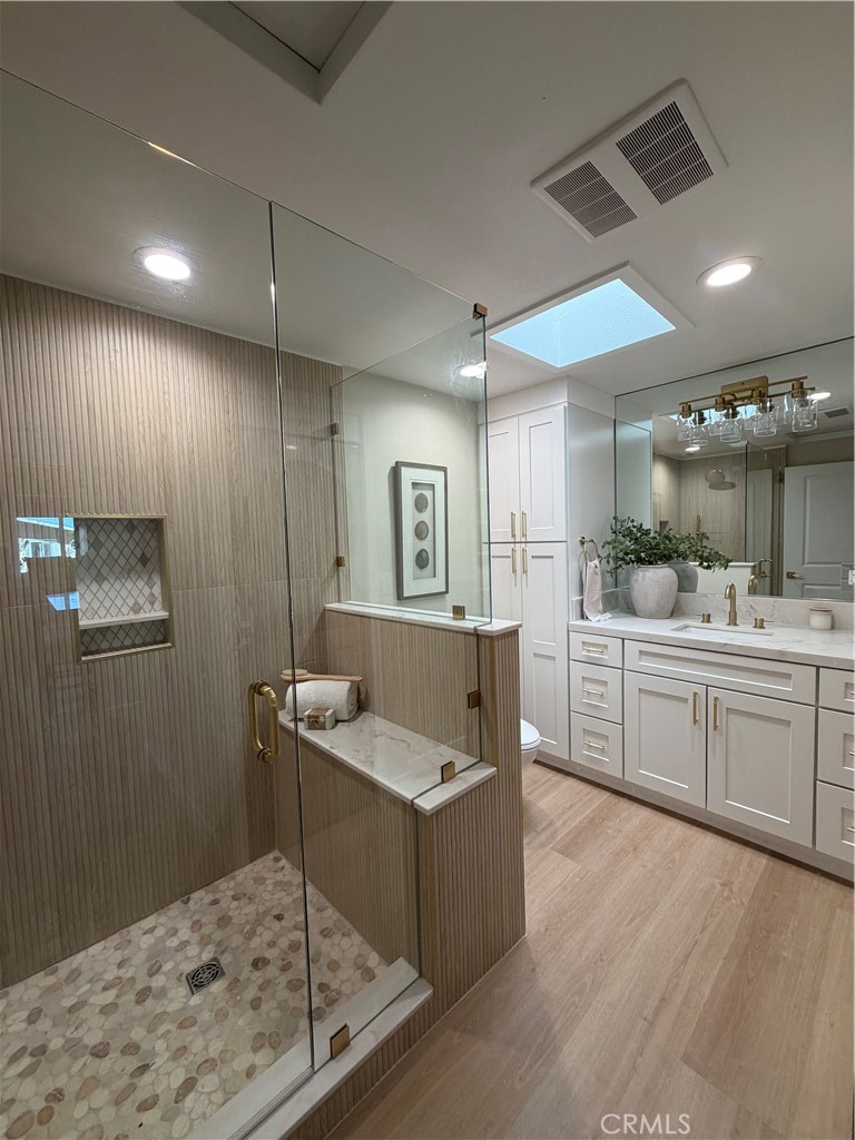 master bath - 1660 Glenview Rd., M12-78G, Seal Beach CA 90740 - photo 15