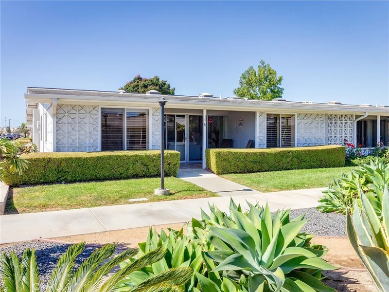 1661 Monterey Road 16-L, Seal Beach, CA 90740