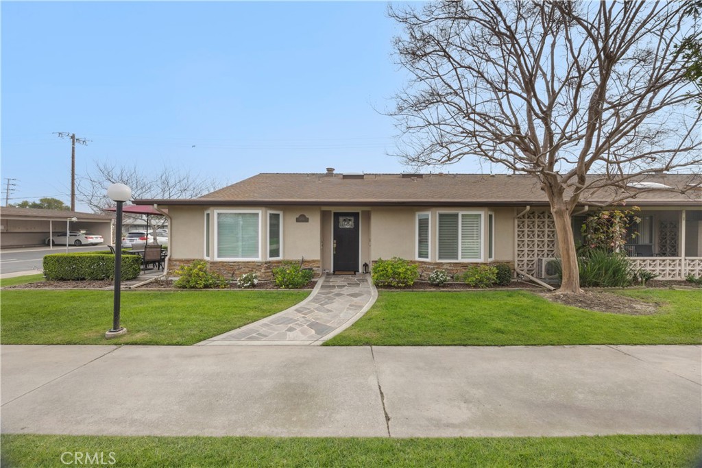 Front - 1671 Interlachen 285L, Seal Beach CA 90740 - photo 1