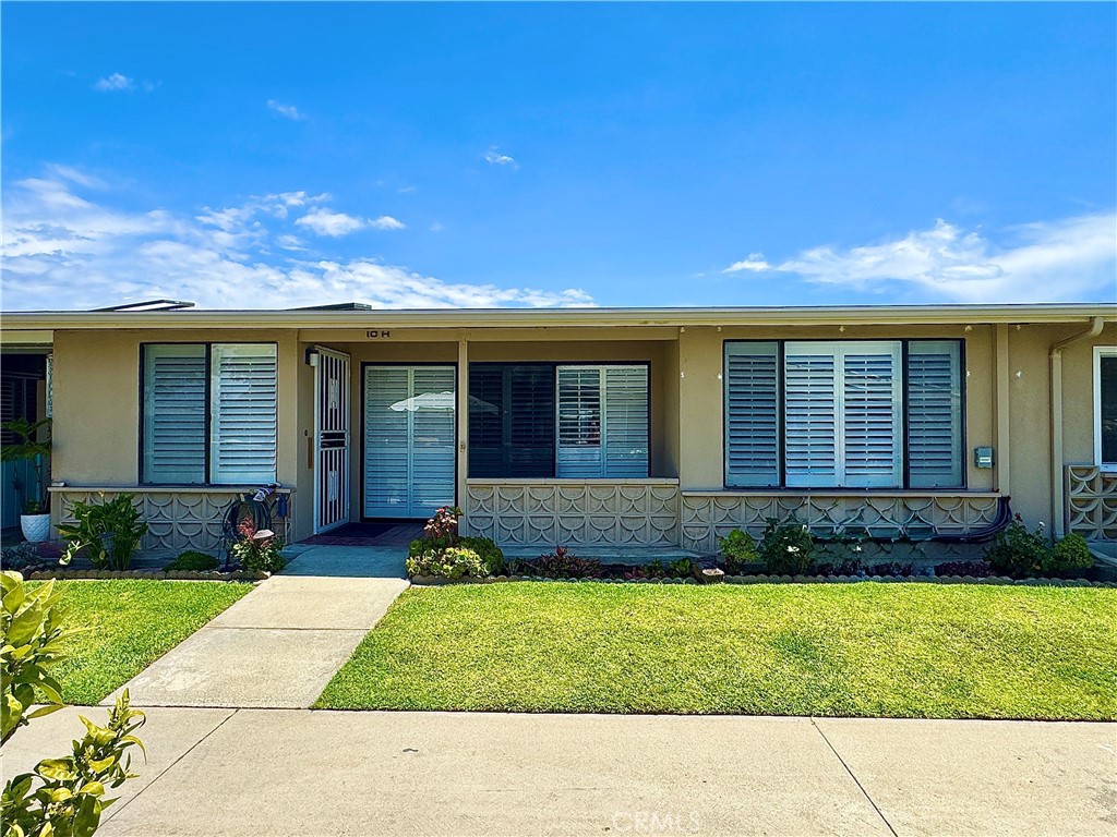 1681 Tam O Shanter Road M12 10H, Seal Beach CA 90740 - photo 1