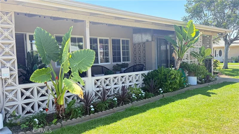 1720 Interlachen Rd., M12-41E, Seal Beach