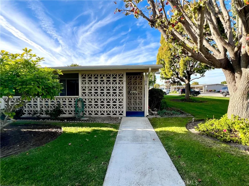 1730 Sunningdale Rd., M14-17A, Seal Beach, CA 90740