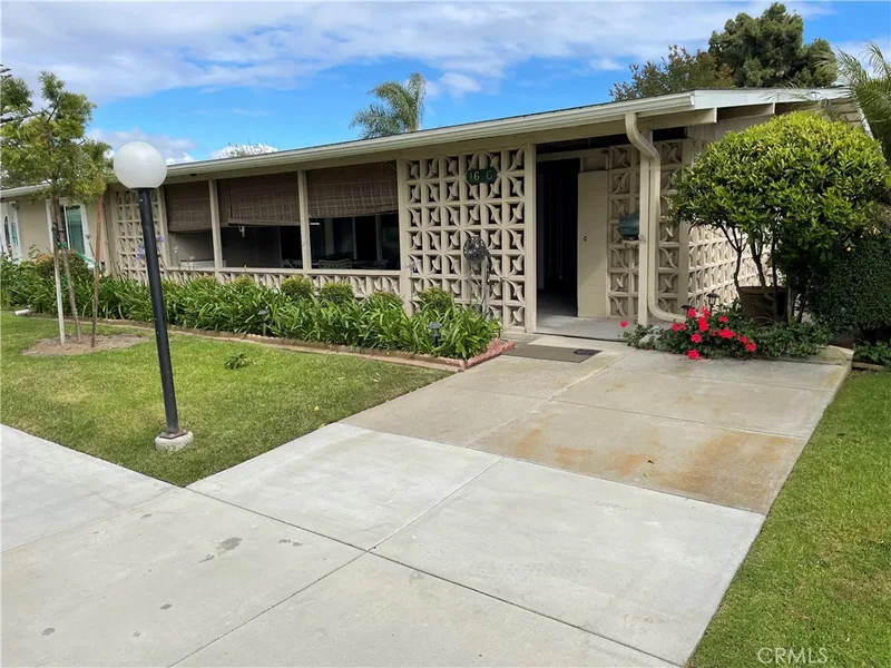 1740 Sunningdale Rd 16G Road 16G, Seal Beach, CA 90740