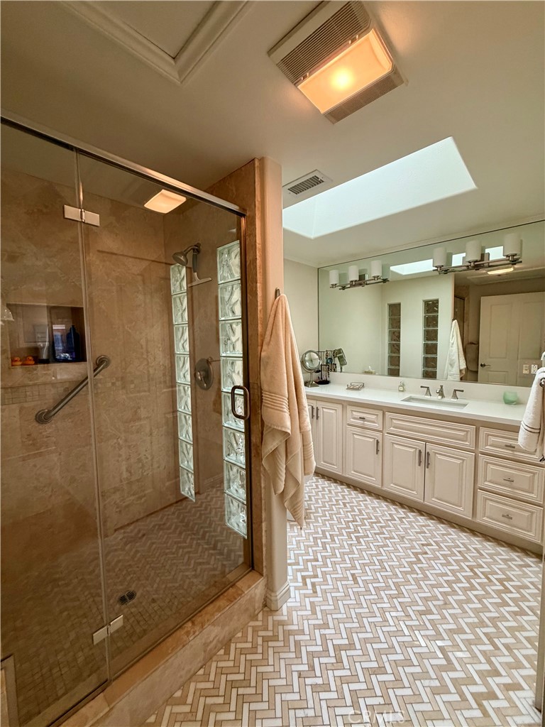 Master Bathroom - 1760 Sunningdale Rd., M14-14A, Seal Beach CA 90740 - photo 26