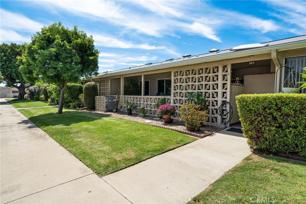 Great location in Mutual 14! - 1761 Sunningdale Road 50C, Seal Beach CA 90740 - photo 1
