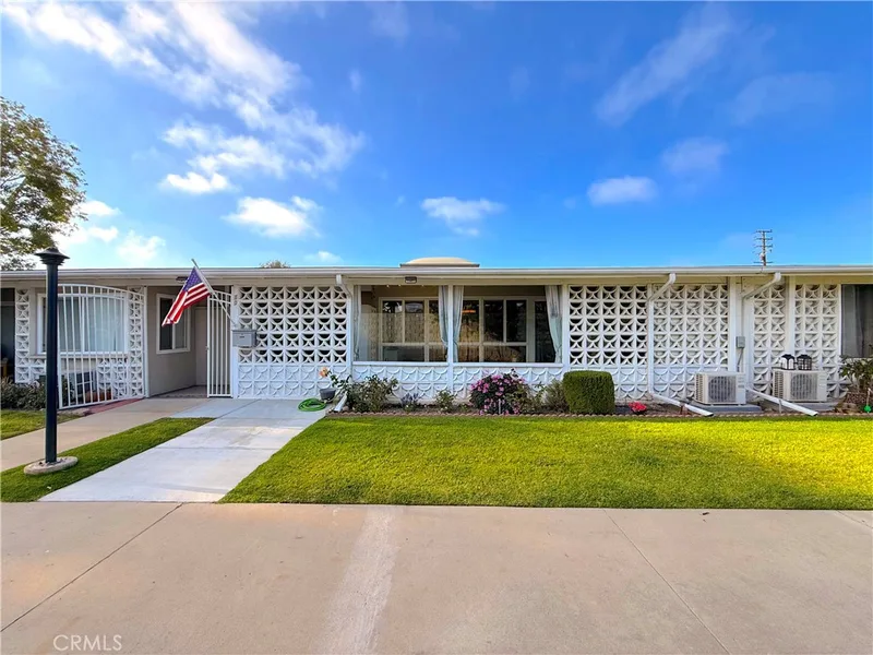 1842 Thunderbird Drive 1D, Seal Beach