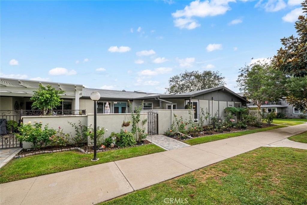 1851 McKinney Way 25B, Seal Beach CA 90740 - photo 2