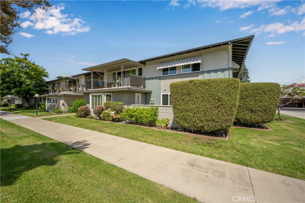 1920 McKinney Way 17A, Seal Beach CA 90740 - photo 1