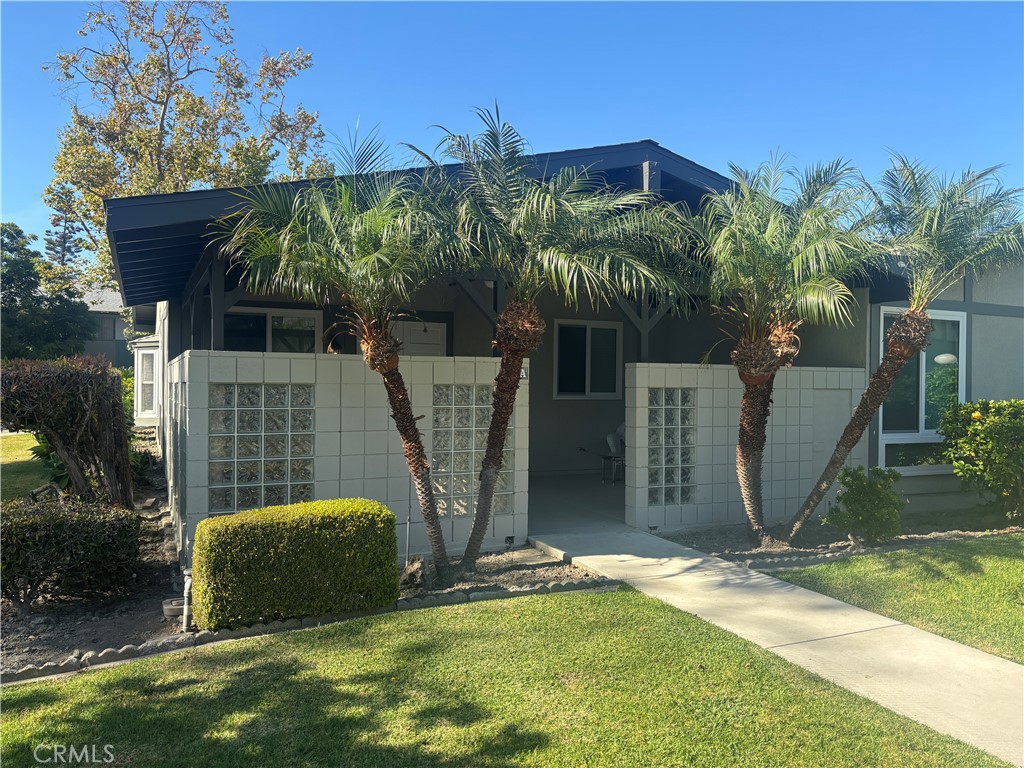 1940 Mckinney Way 18A M-15, Seal Beach CA 90740 - photo 1