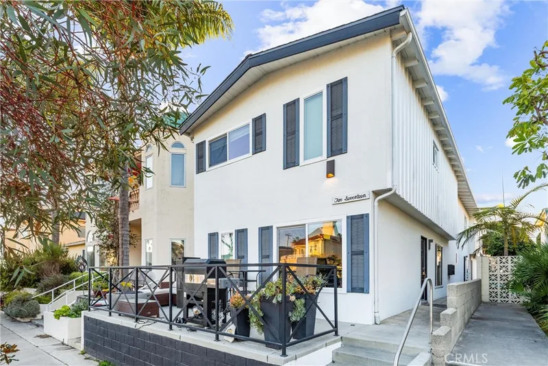217 10th Street, Seal Beach, CA 90740