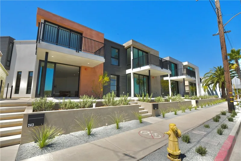 243 Seal Beach Blvd, Seal Beach, CA 90740