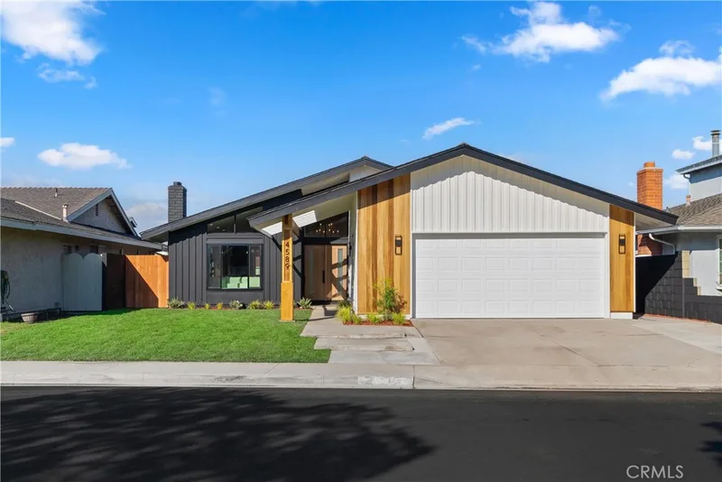 4589 Almond Avenue, Seal Beach, CA 90740