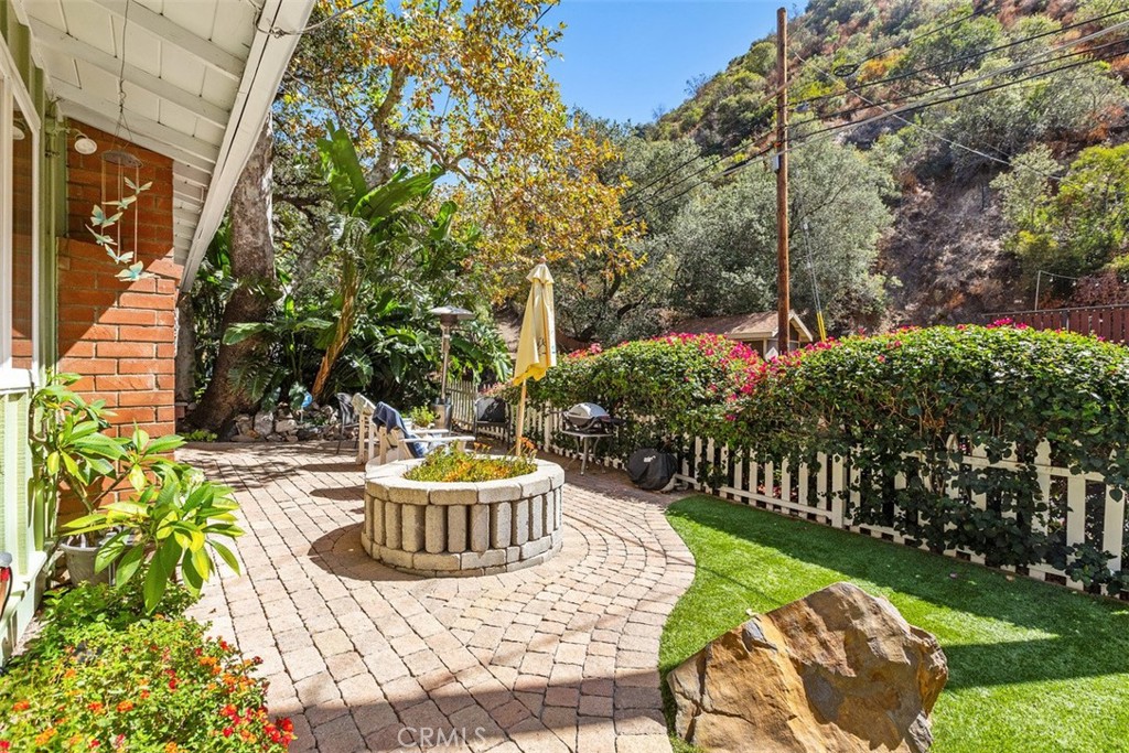 Front courtyard for extra privacy. - 29501 Silverado Canyon Road, Silverado Canyon CA 92676 - photo 9