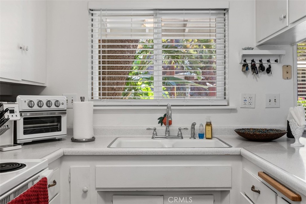 Love this window! Such a light, open space. - 29501 Silverado Canyon Road, Silverado Canyon CA 92676 - photo 17