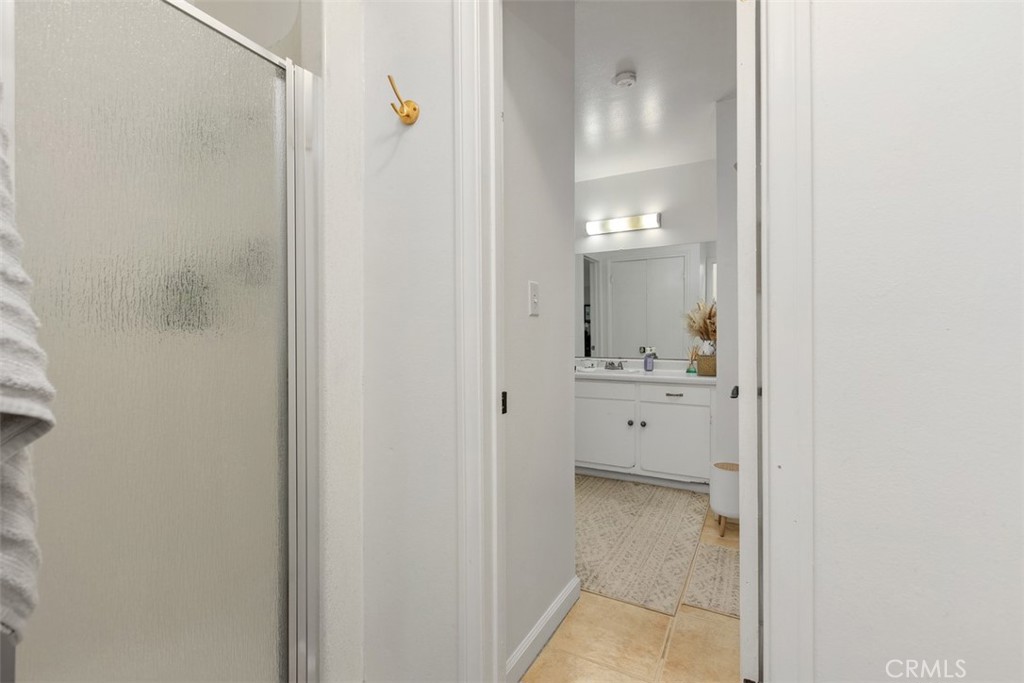 Primary bath has a private shower & toilet area. - 29501 Silverado Canyon Road, Silverado Canyon CA 92676 - photo 27