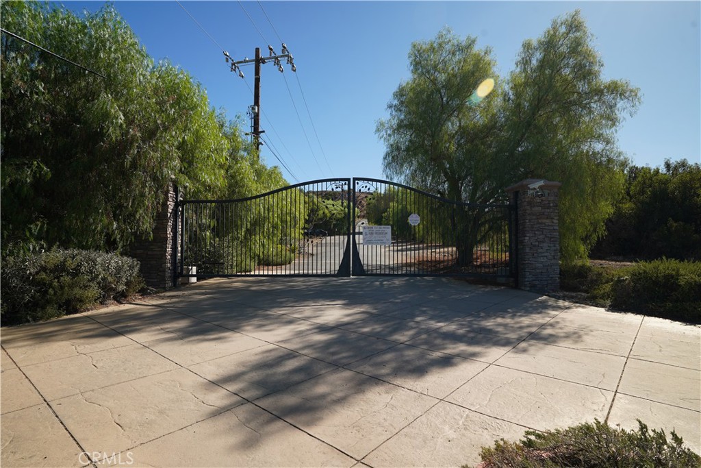 Push button on gate to enter. No code needed - 16 Williams Canyon, Silverado CA 92676 - photo 8