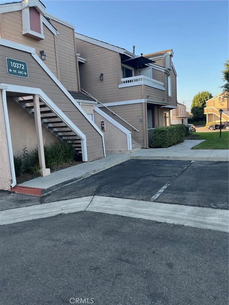 10372 W Briar Oaks, Stanton, CA 90680