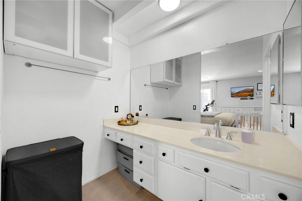 1st Bathroom - 10411 E Briar Oaks, Stanton CA 90680 - photo 16