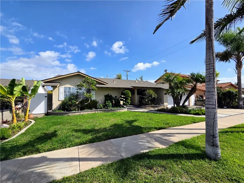 10422 Oakhaven, Stanton, CA 90680