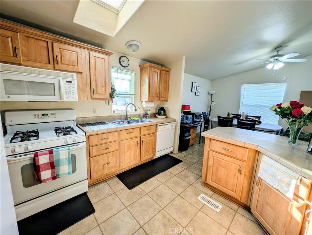 10550 Western Avenue 34, Stanton CA 90680 - photo 9