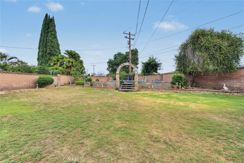 10602 Courson, Stanton CA 90680 - photo 32
