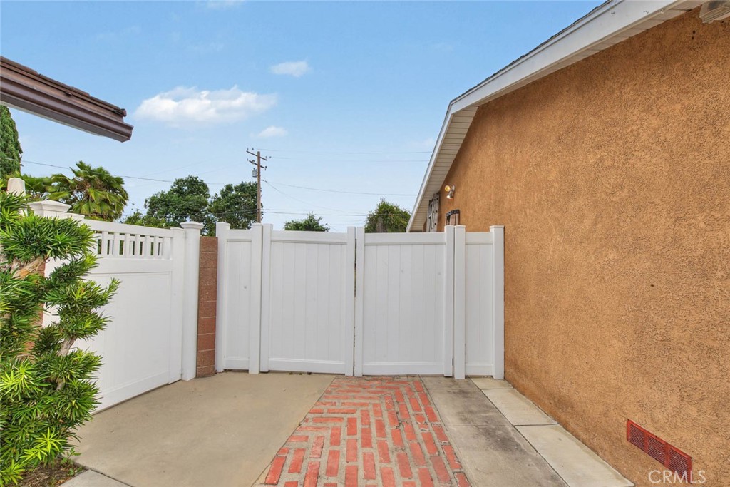 10602 Courson, Stanton CA 90680 - photo 37
