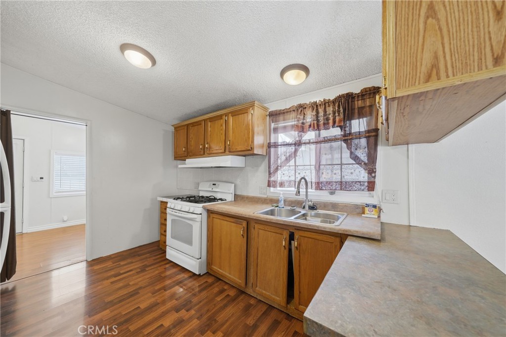 10800 Dale Avenue 215, Stanton CA 90680 - photo 9