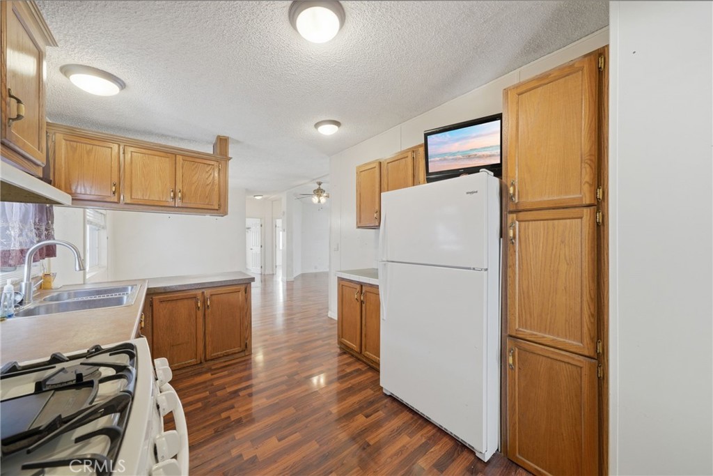 10800 Dale Avenue 215, Stanton CA 90680 - photo 11