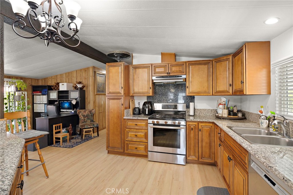 12101 Dale 105, Stanton CA 90680 - photo 12