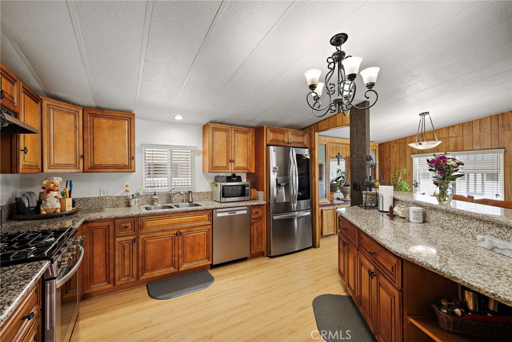12101 Dale 105, Stanton CA 90680 - photo 13