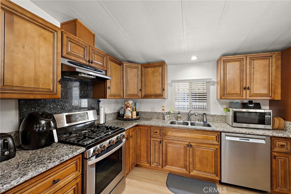 12101 Dale 105, Stanton CA 90680 - photo 14