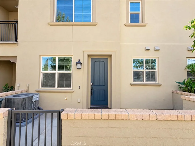 125 Lantana, Stanton