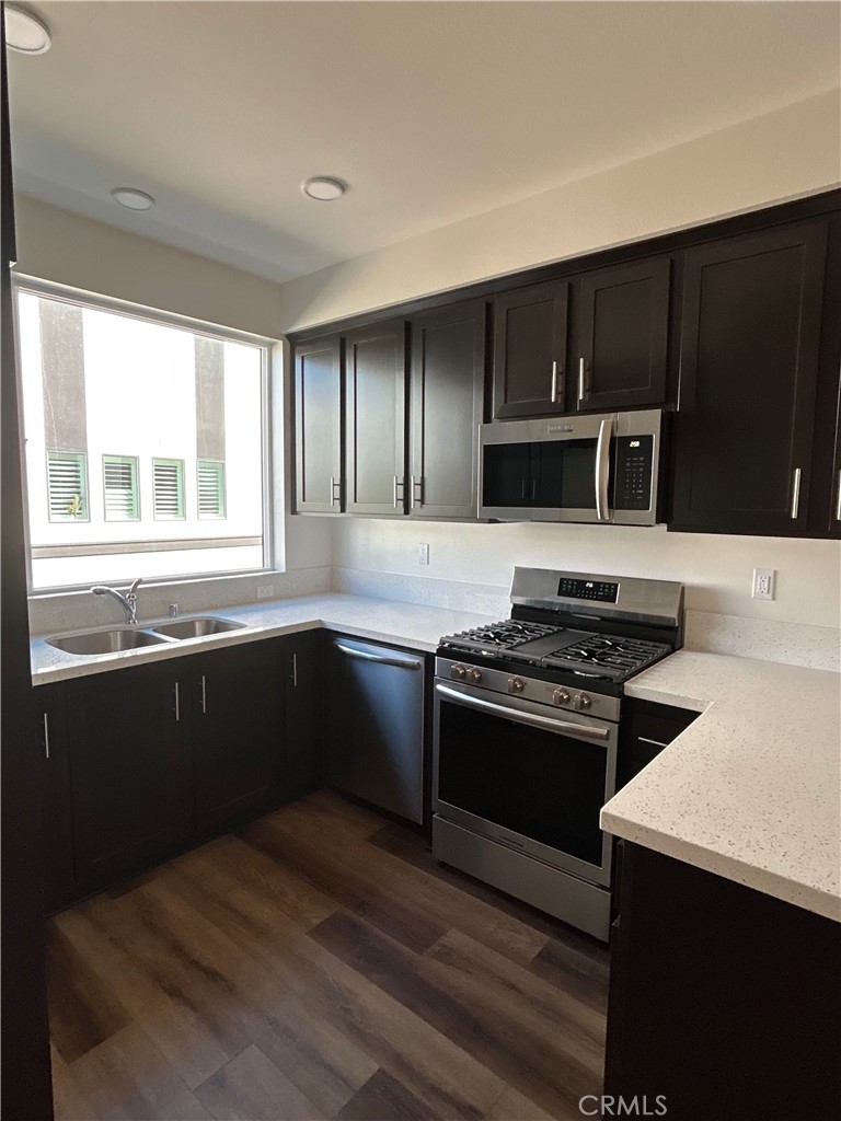 kitchen - 20 Bigsby Drive, Stanton CA 90680 - photo 13